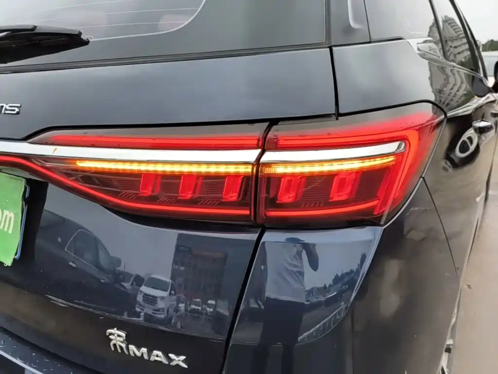 BYD MAX — миниатюра 8
