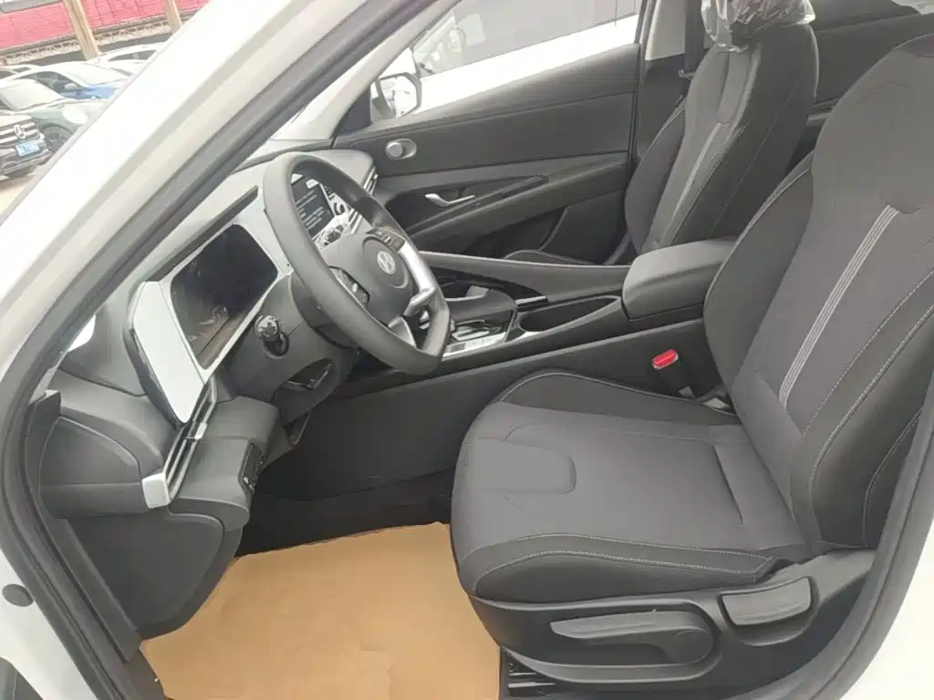 Hyundai Elantra — миниатюра 15