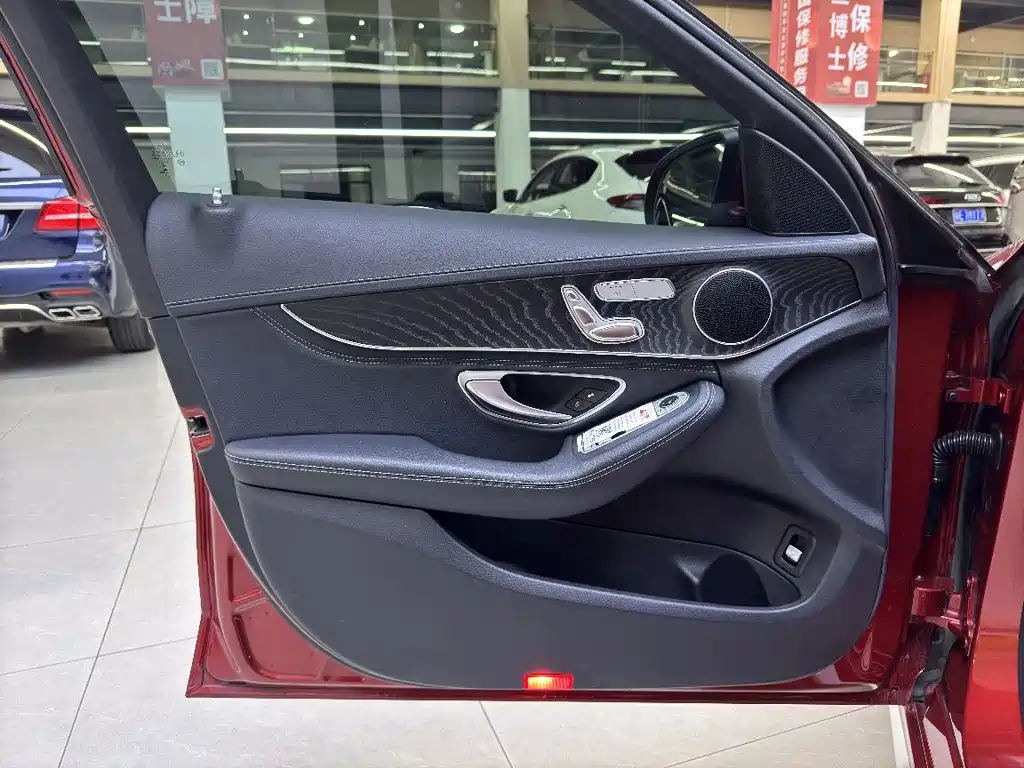 Mercedes-Benz C-Class — миниатюра 2