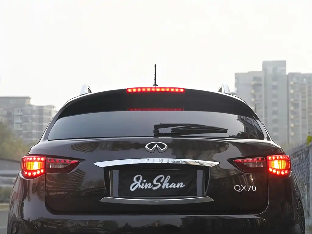 Infiniti QX70 2013 3.7L Standard