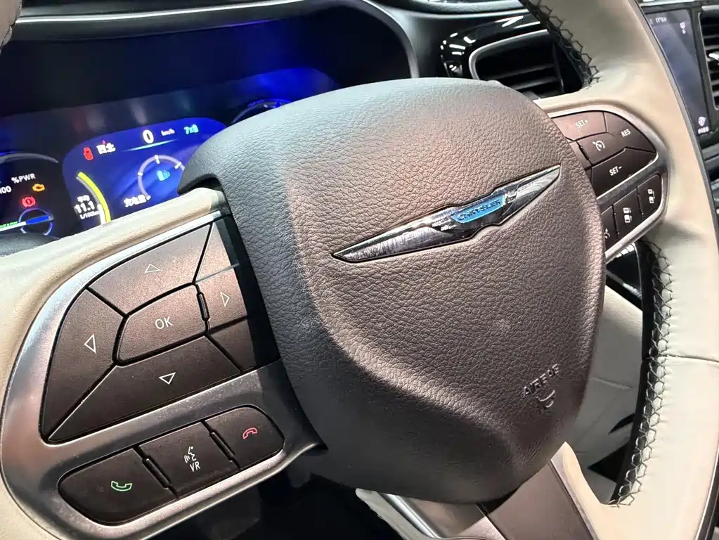 Chrysler Grand Voyager PHEV (Import) — миниатюра 8