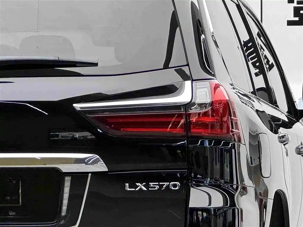 Lexus LX — миниатюра 6
