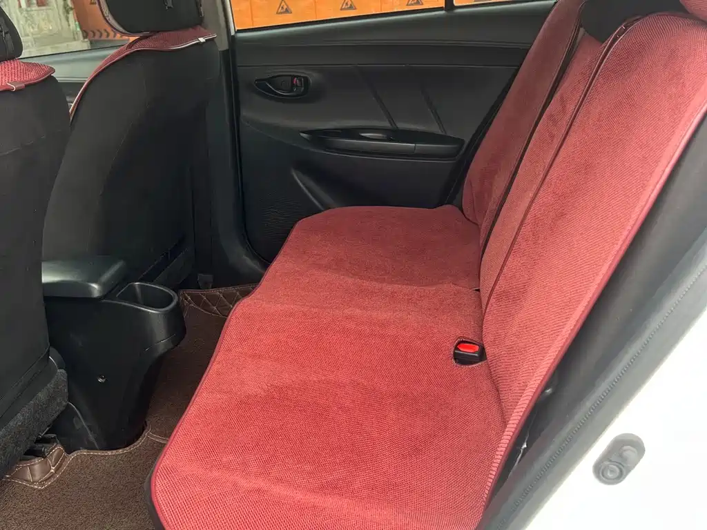 Toyota Yaris L — миниатюра 5