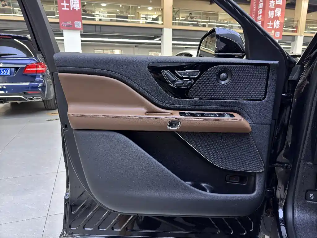 Lincoln Aviator — миниатюра 7