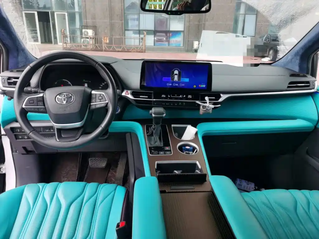 Toyota Sienna — миниатюра 5
