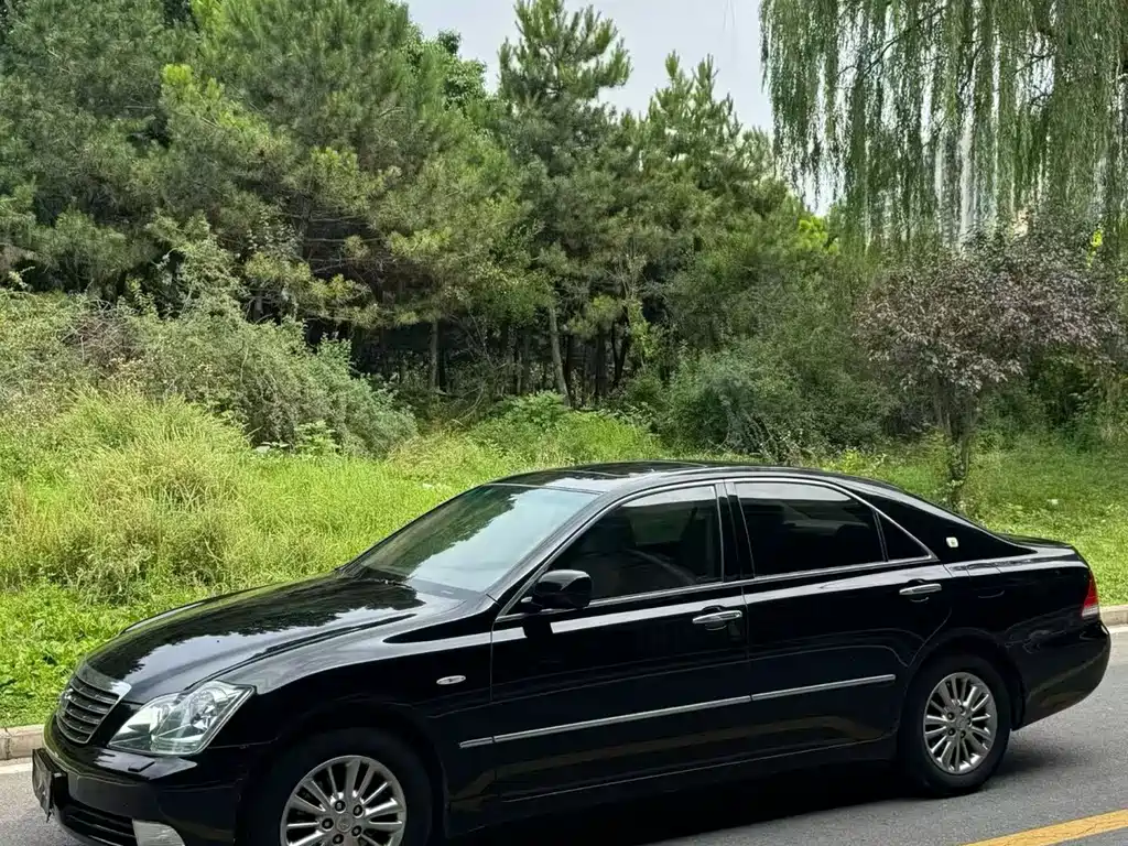 Toyota Crown — миниатюра 3