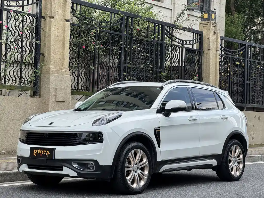 Lynk & Co 01