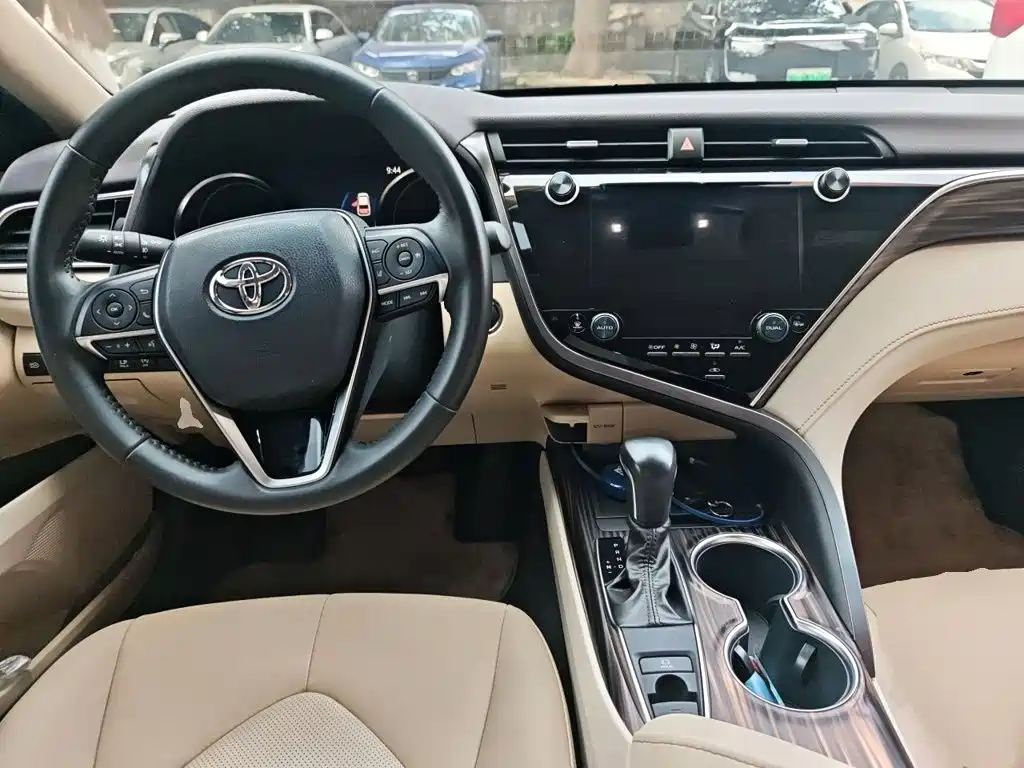 Toyota Camry — миниатюра 5