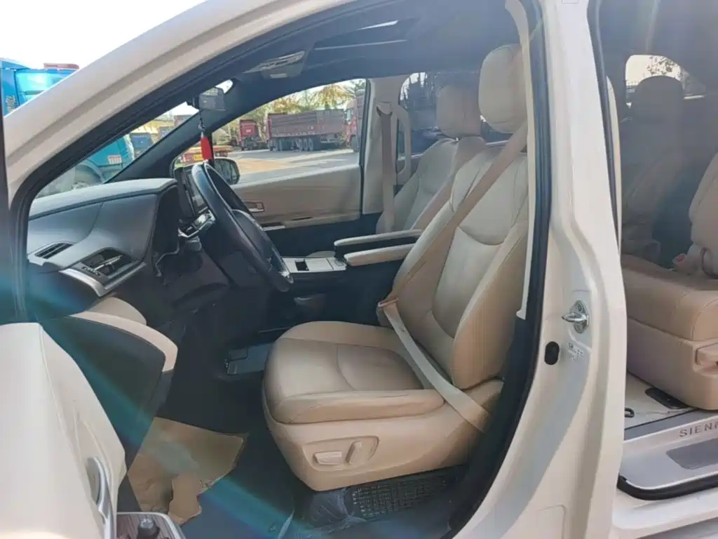 Toyota Sienna — миниатюра 15