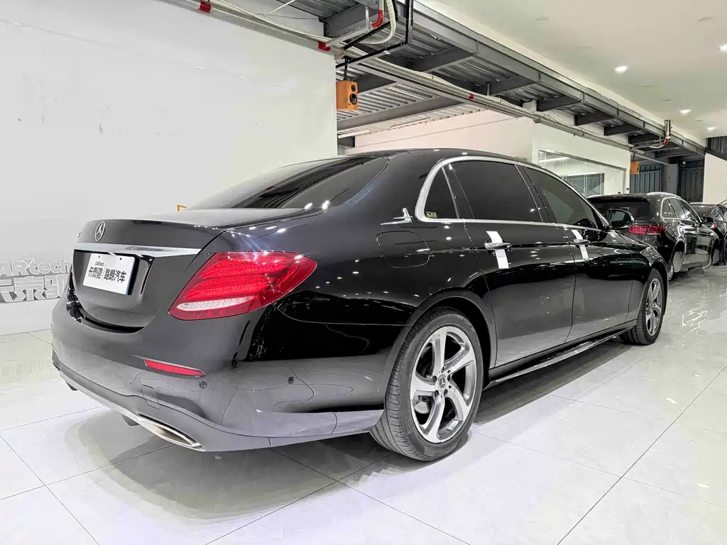 Mercedes-Benz E-Class — миниатюра 6