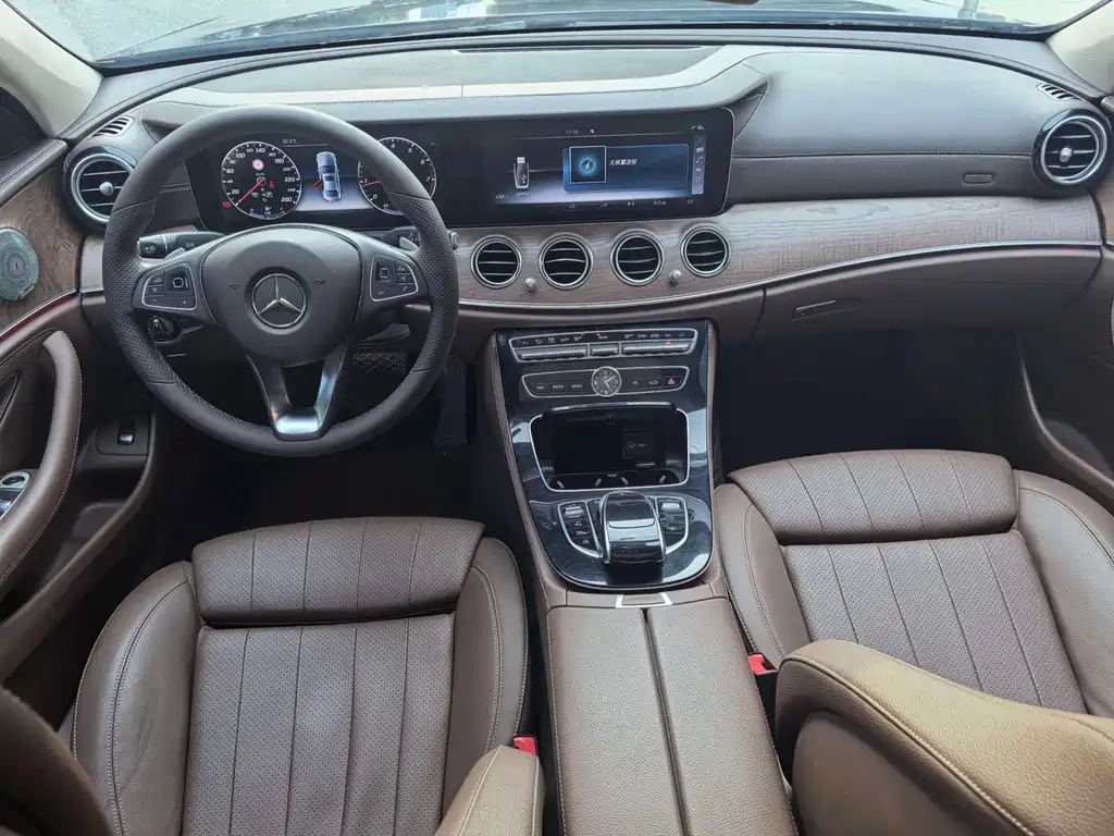 Mercedes-Benz E-Class — миниатюра 14