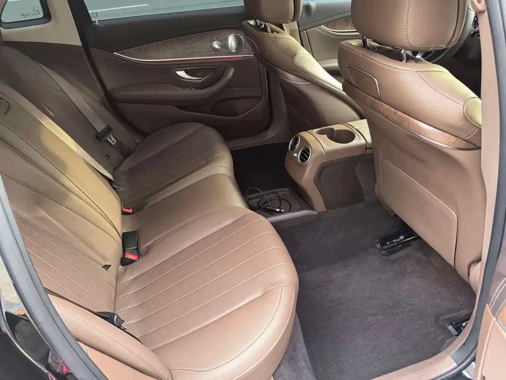 Mercedes-Benz E-Class — миниатюра 13