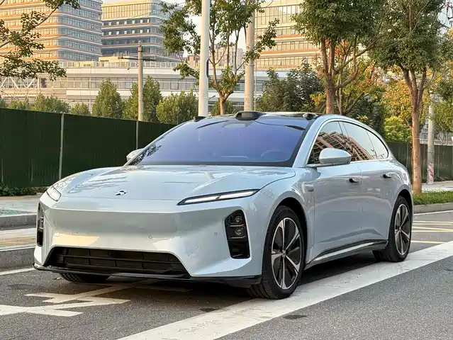 NIO NIO ET5T 2025
