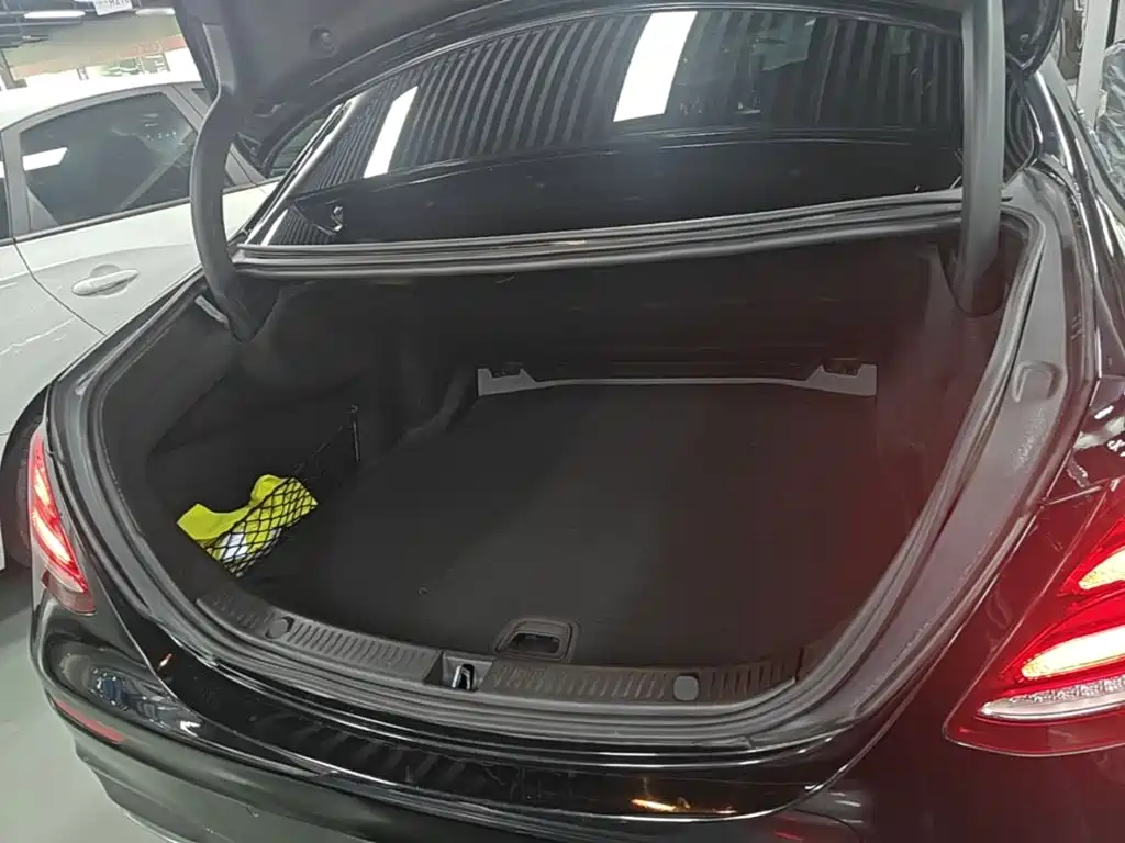 Mercedes-Benz E-Class — миниатюра 19