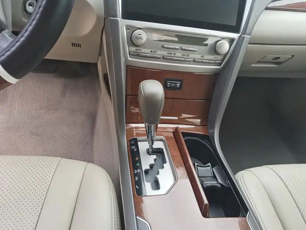 Toyota Camry — миниатюра 17