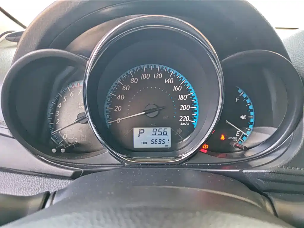 Toyota Yaris L — миниатюра 3