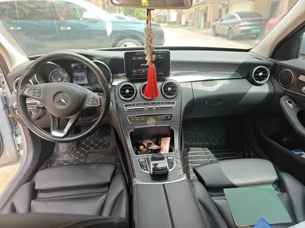 Mercedes-Benz C-Class — миниатюра 13