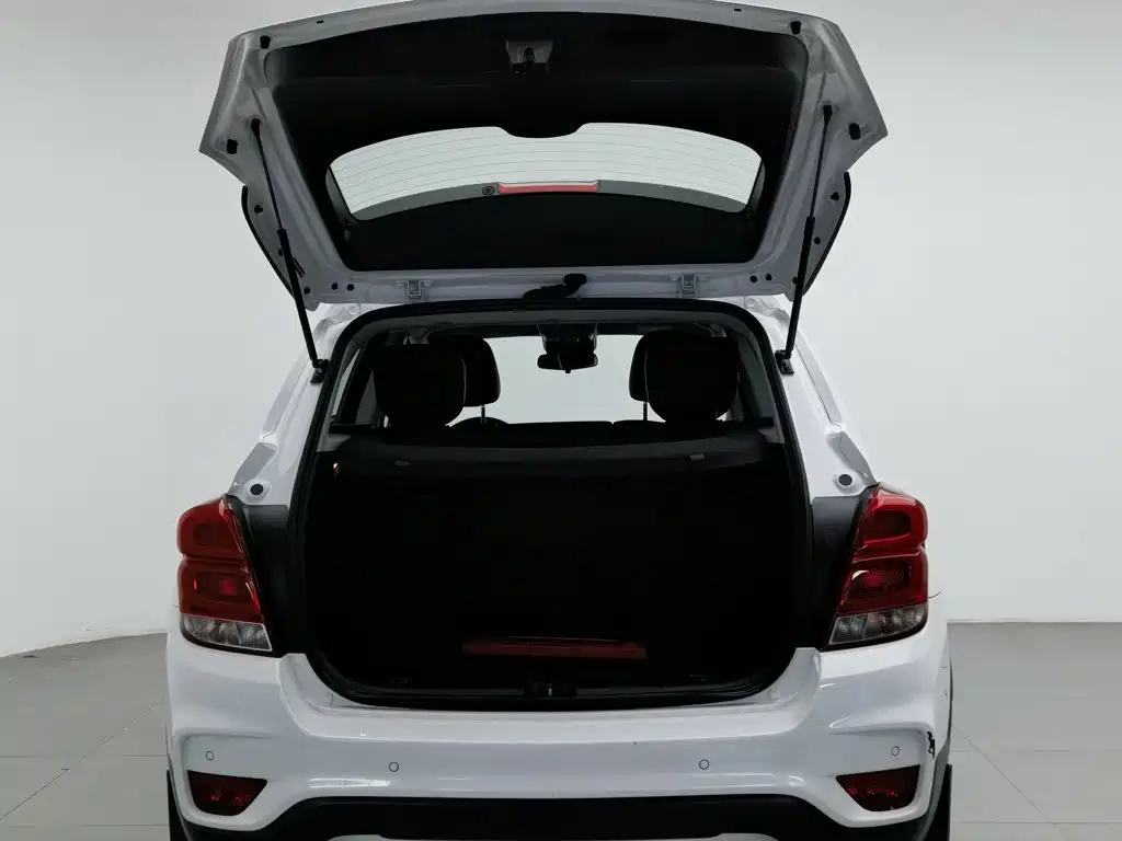 Chevrolet Trax — миниатюра 16