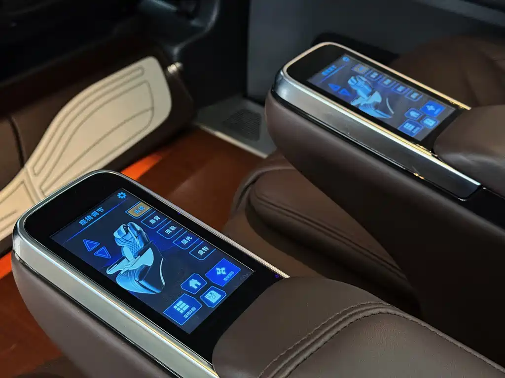 Mercedes-Benz V-Class — миниатюра 11