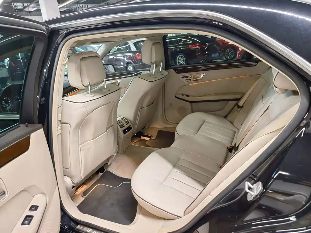 Mercedes-Benz E-Class — миниатюра 8