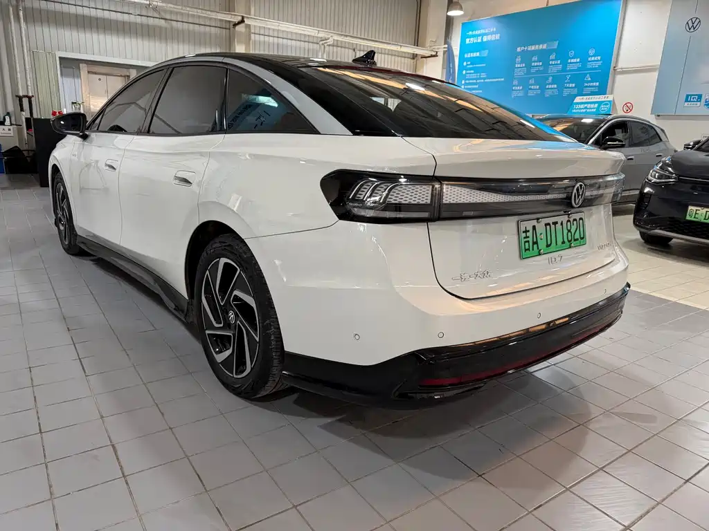 VOLKSWAGEN ID.7 VIZZION