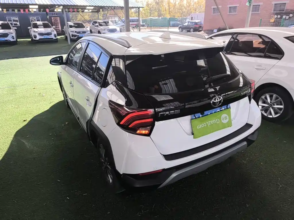 Toyota Yaris L — миниатюра 5
