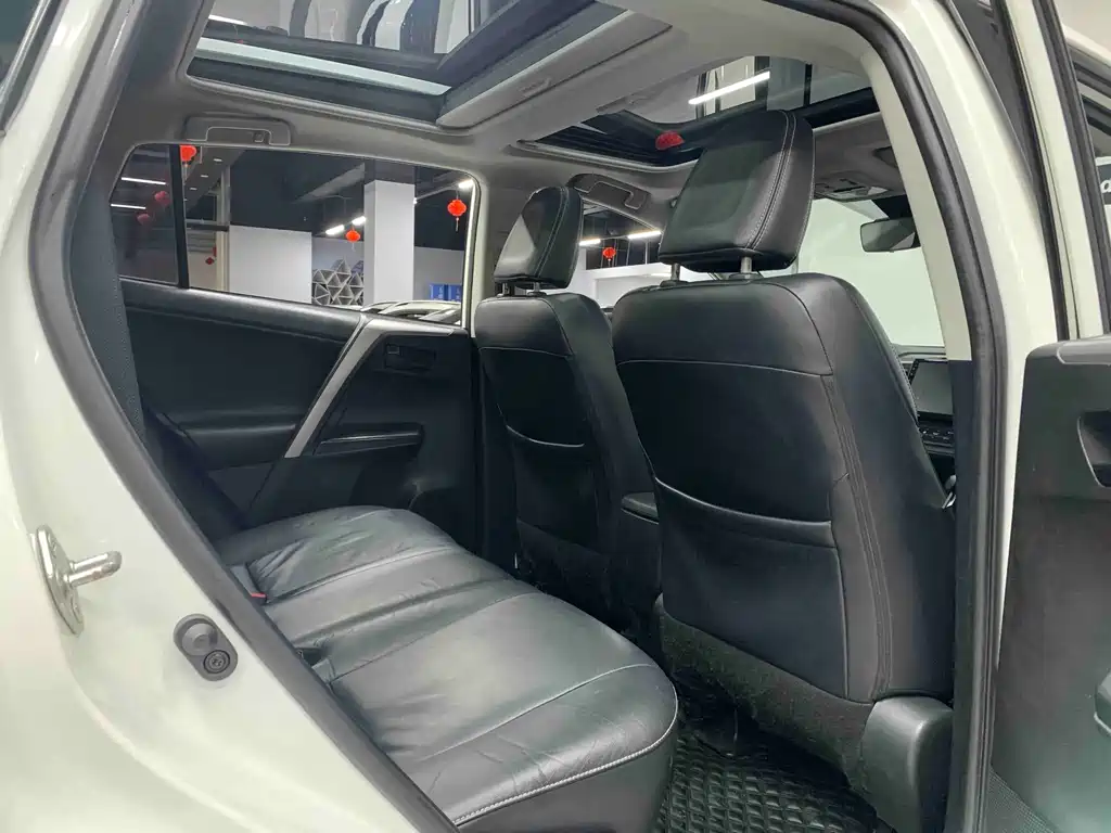 Toyota RAV4 — миниатюра 13