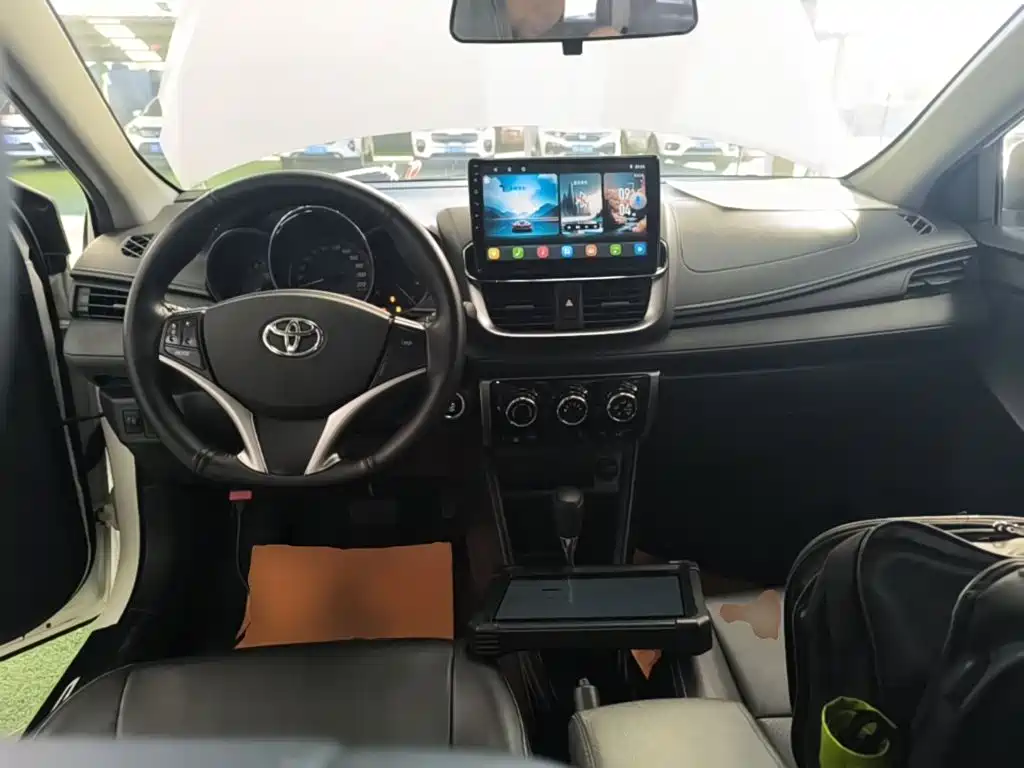 Toyota Yaris L — миниатюра 10