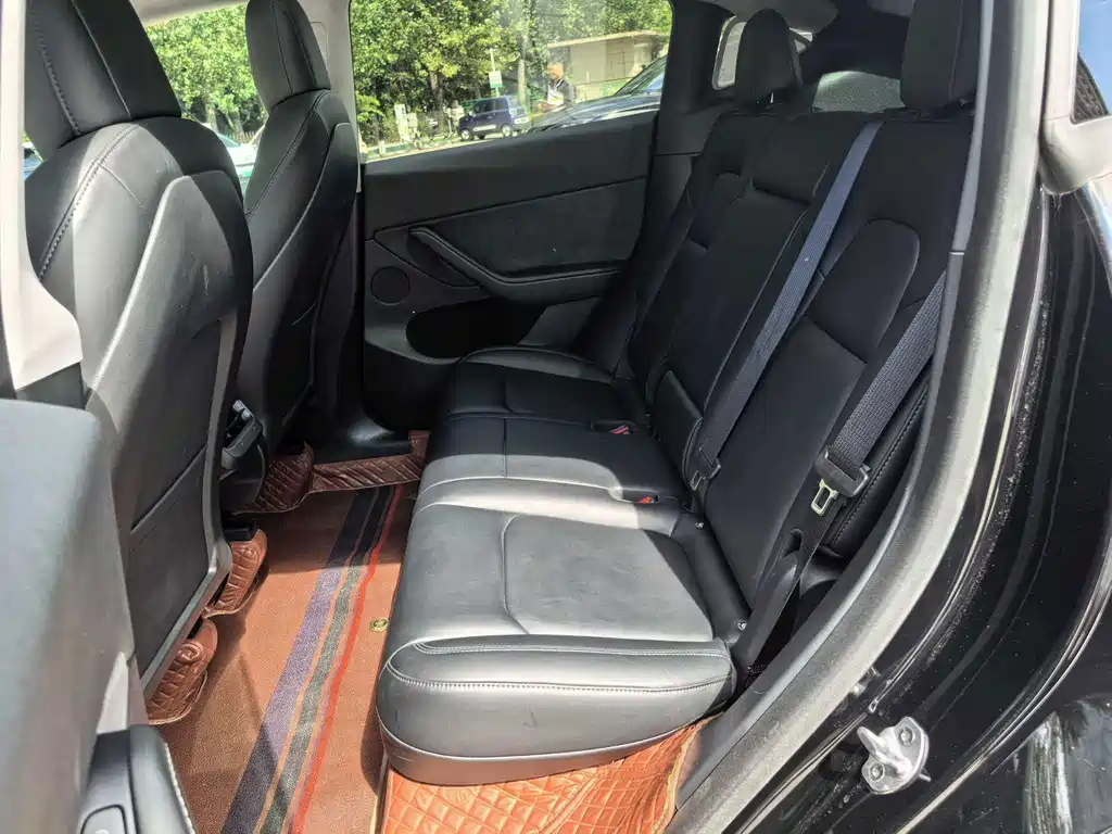 Tesla Model Y — миниатюра 13