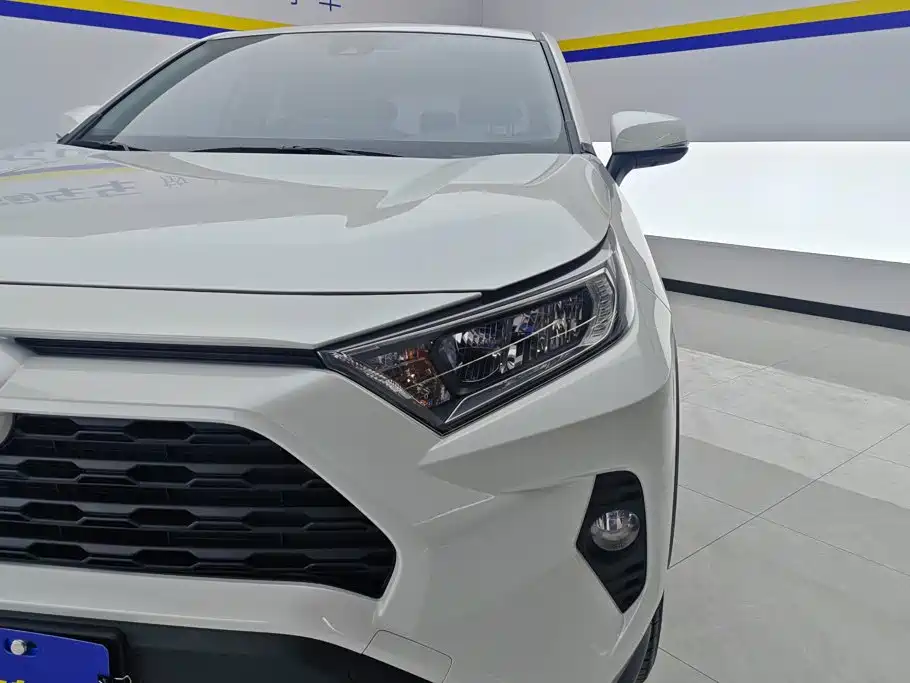 Toyota RAV4 — миниатюра 5
