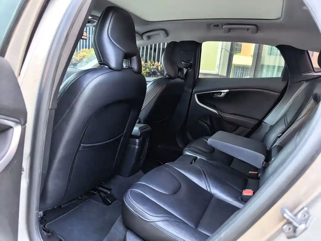 Volvo V40 — миниатюра 6