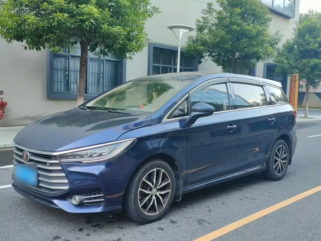 BYD MAX