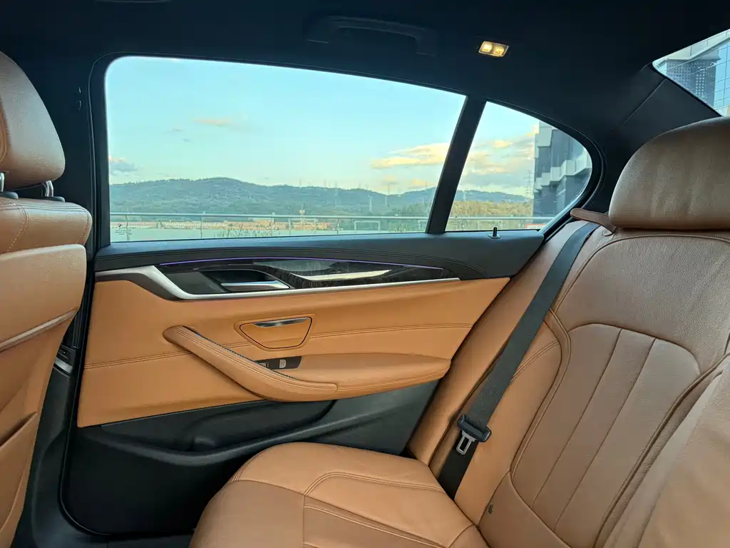 BMW 5 Series — миниатюра 34