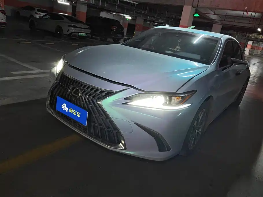 Lexus ES 2023