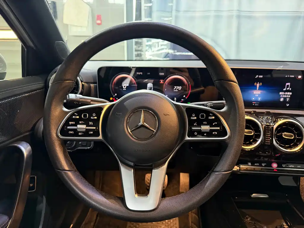 Mercedes-Benz A-Class — миниатюра 10