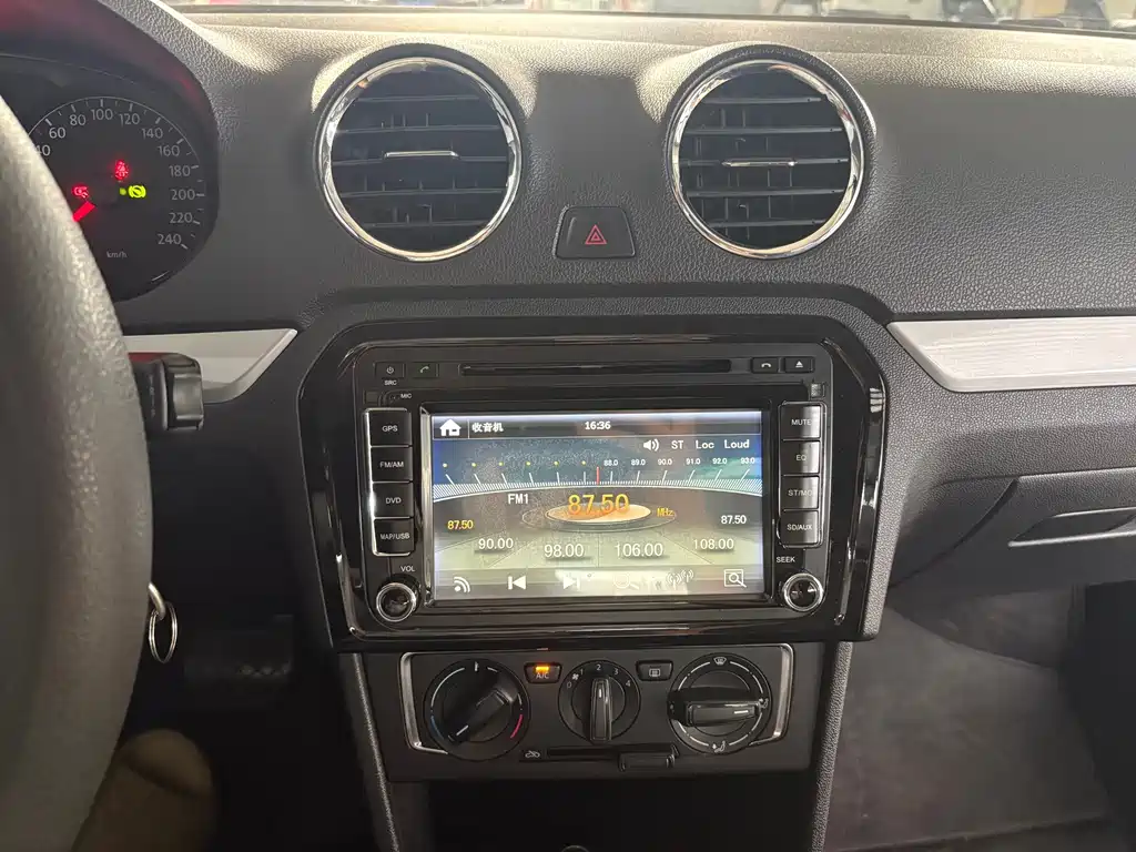 Volkswagen Jetta — миниатюра 18