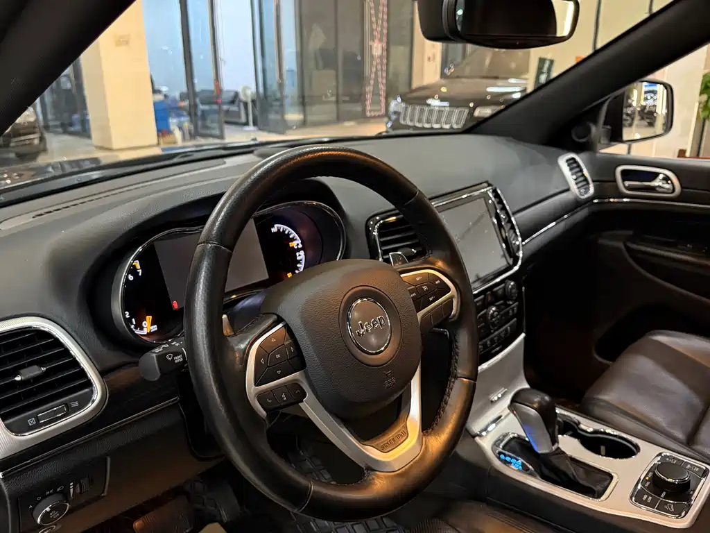 Jeep Grand Cherokee (Import) — миниатюра 9