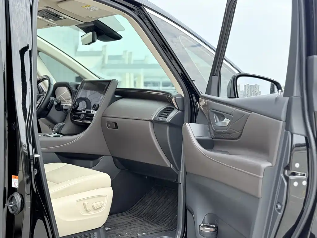 Toyota Vellfire — миниатюра 6
