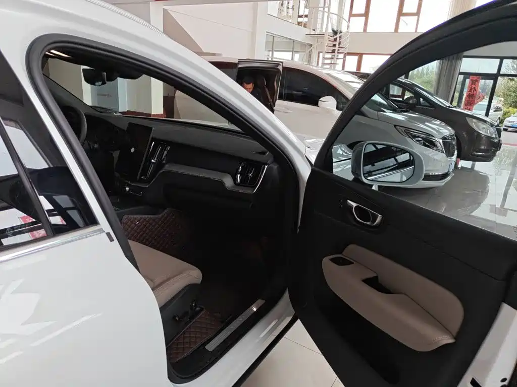 Volvo XC60 — миниатюра 19