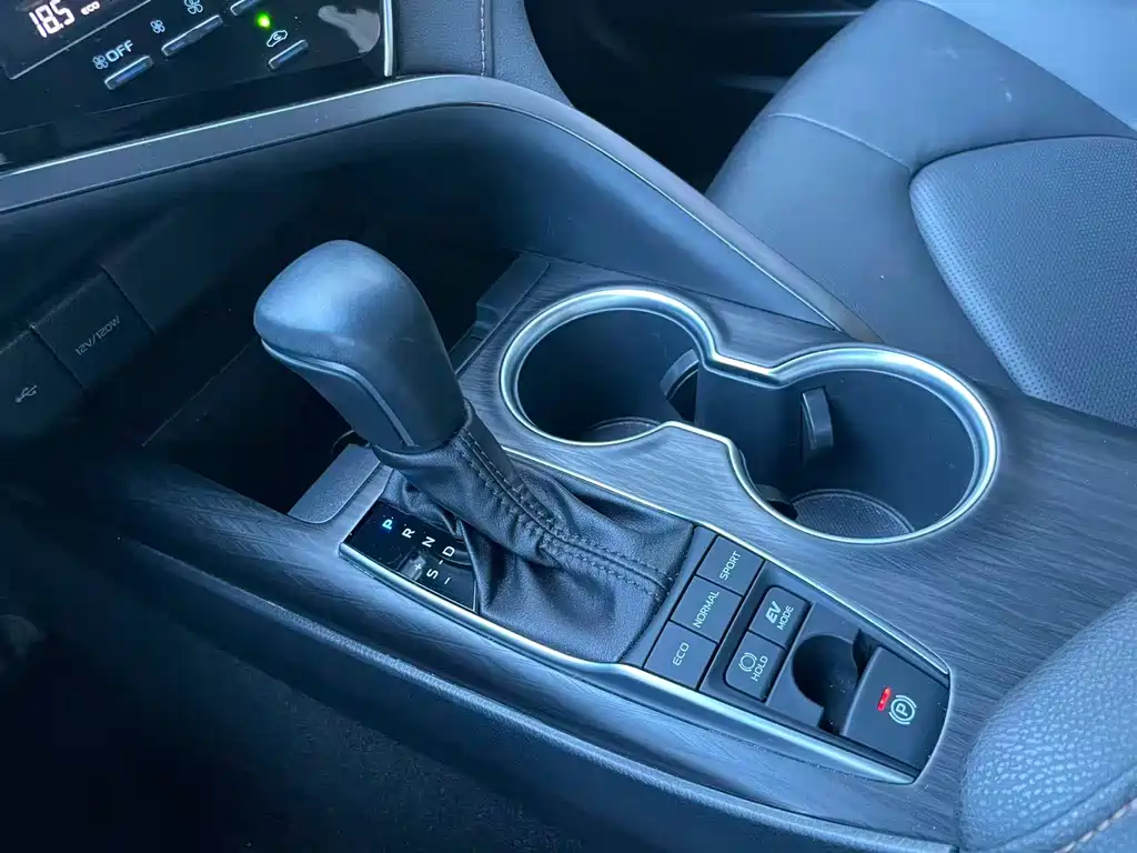 Toyota Camry — миниатюра 7