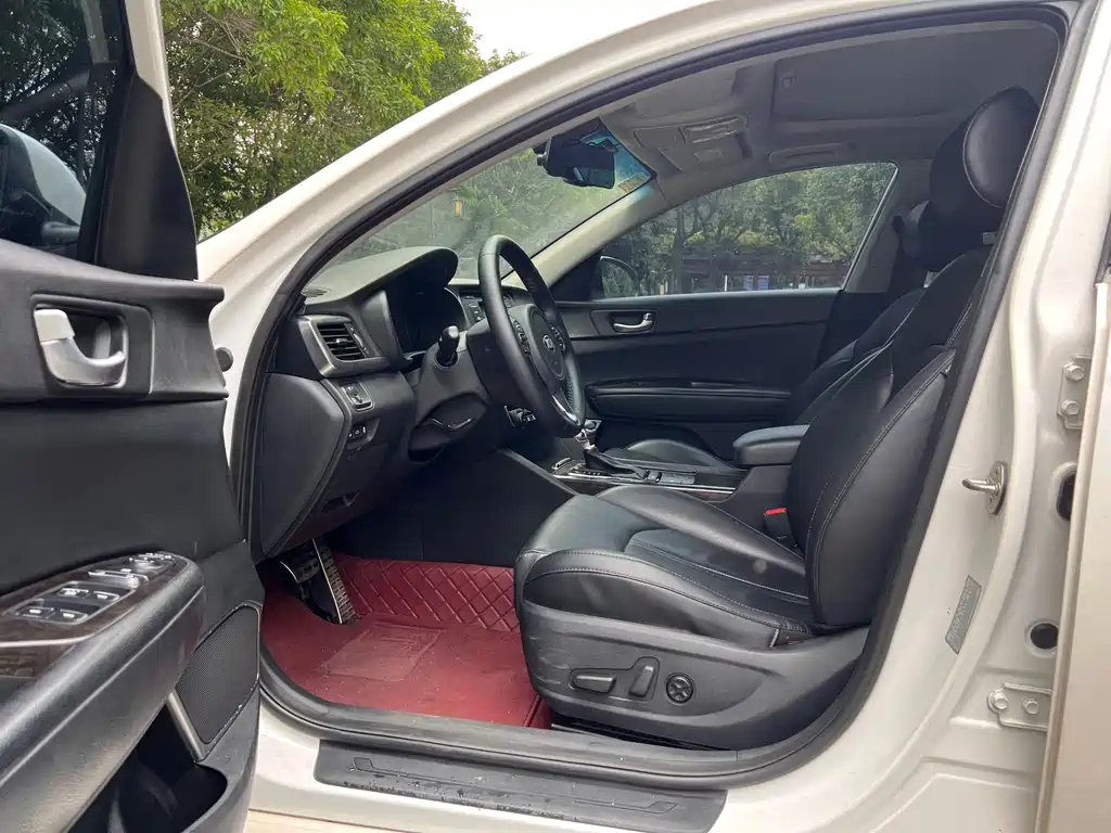 Kia K5 2016 2.0L AT LUX