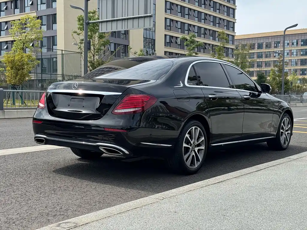 Mercedes-Benz E-Class — миниатюра 14