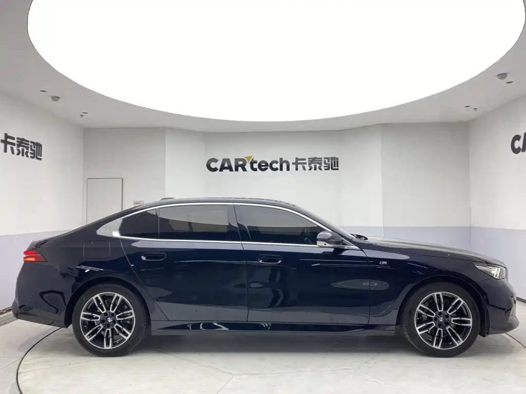 BMW 5 Series — миниатюра 4