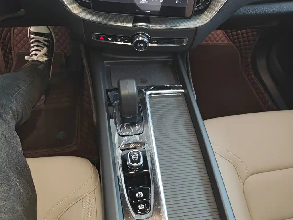 Volvo XC60 — миниатюра 10