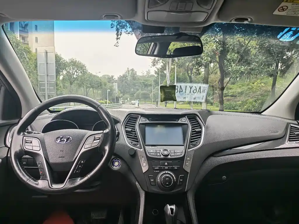 Hyundai Santa Fe — миниатюра 6