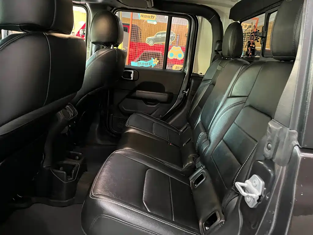 Jeep Gladiator — миниатюра 10
