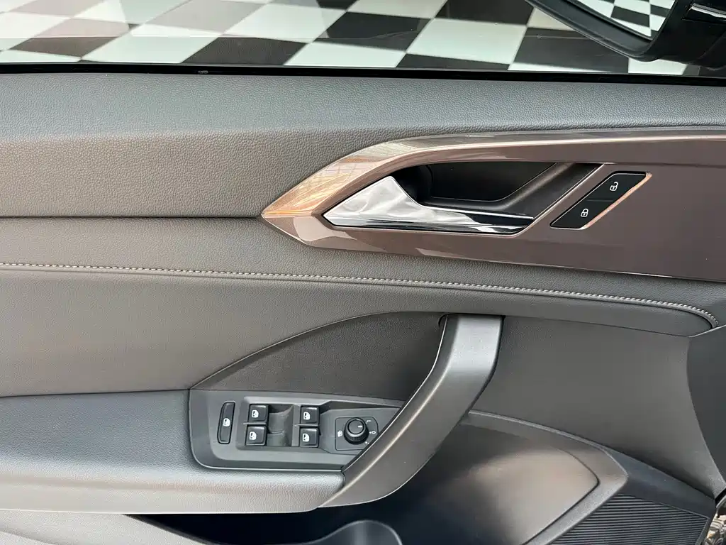 Volkswagen Tharu — миниатюра 14