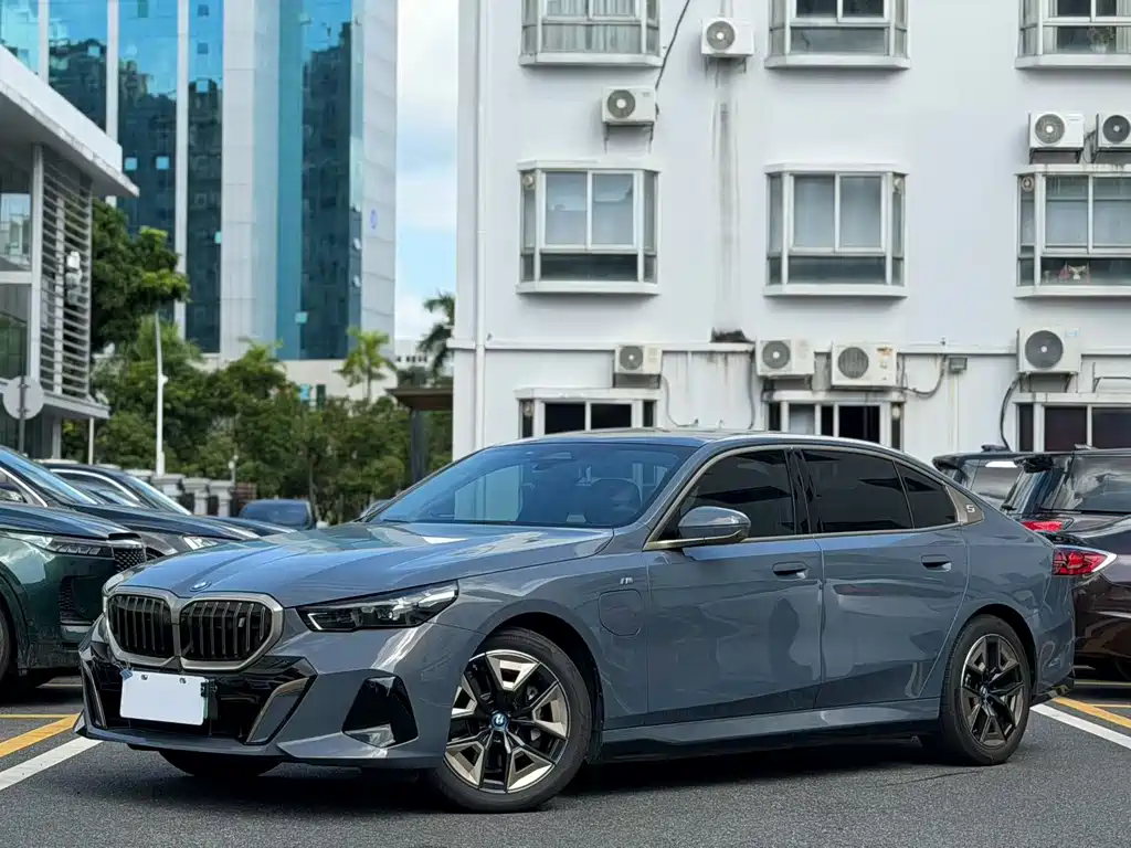 BMW i5