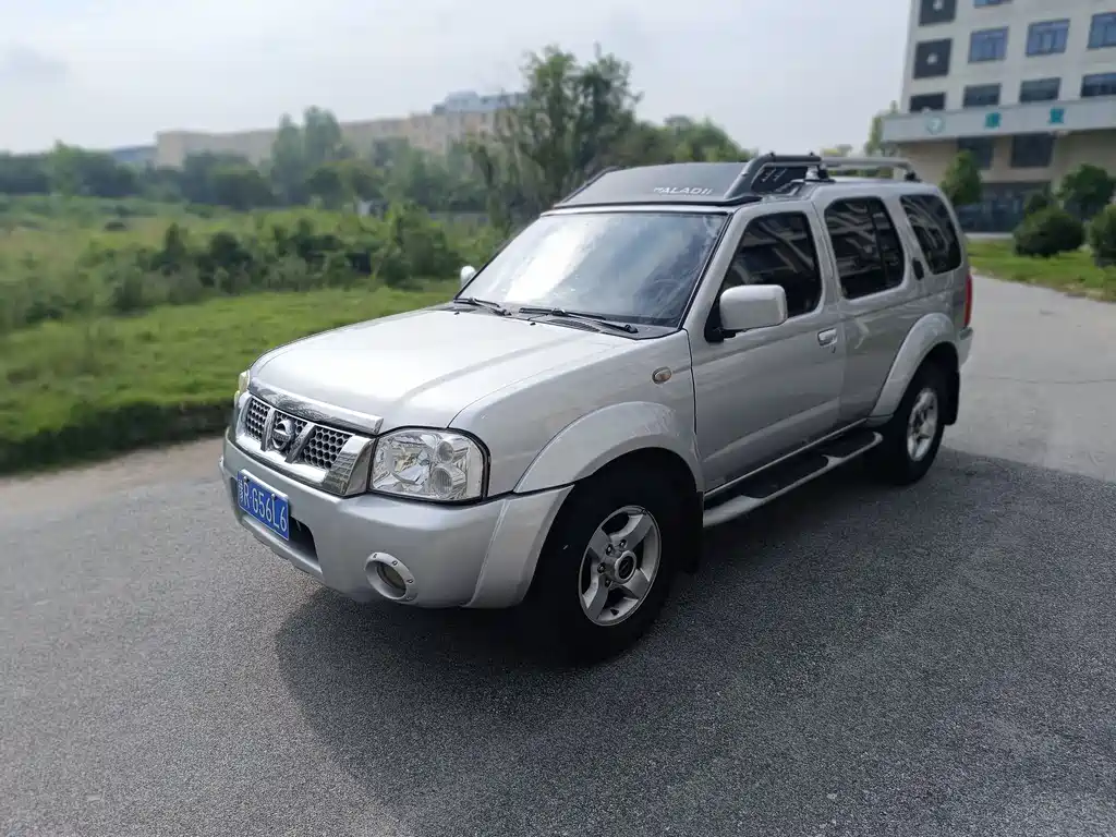 Nissan Paladin 2010
