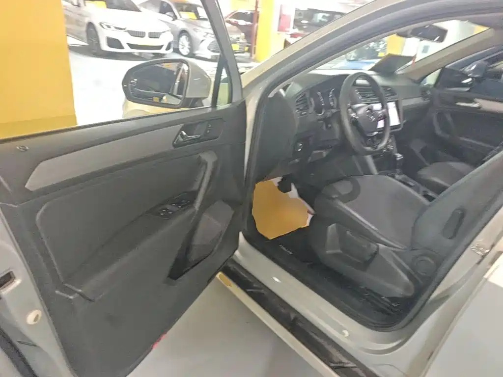 Volkswagen Tiguan L — миниатюра 16